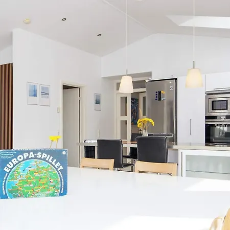 14 Person In Grenaa-by Traum * גרנה