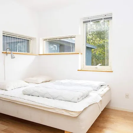 14 Person In Grenaa-by Traum גרנה