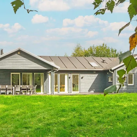 14 Person In Grenaa-by Traum * גרנה