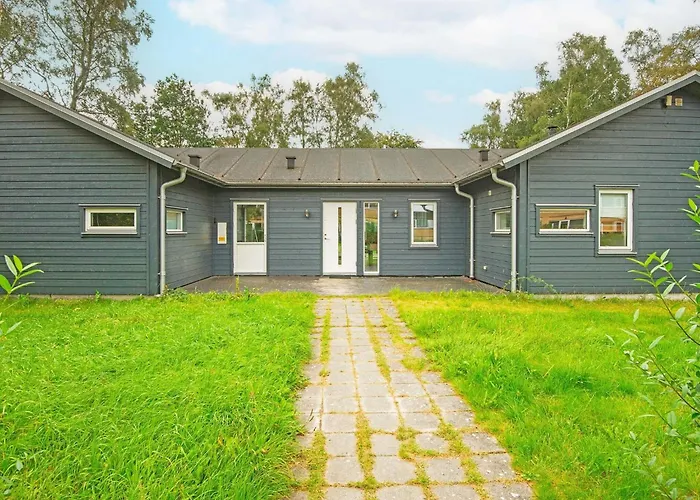 14 Person In Grenaa-by Traum